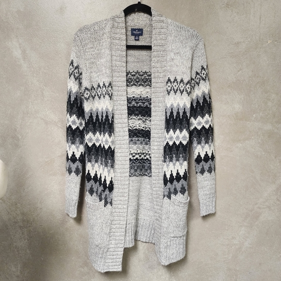 American Eagle Women's Open Front Gray/Black/White Aztec Design Cardigan Sz S - Picture 3 of 8